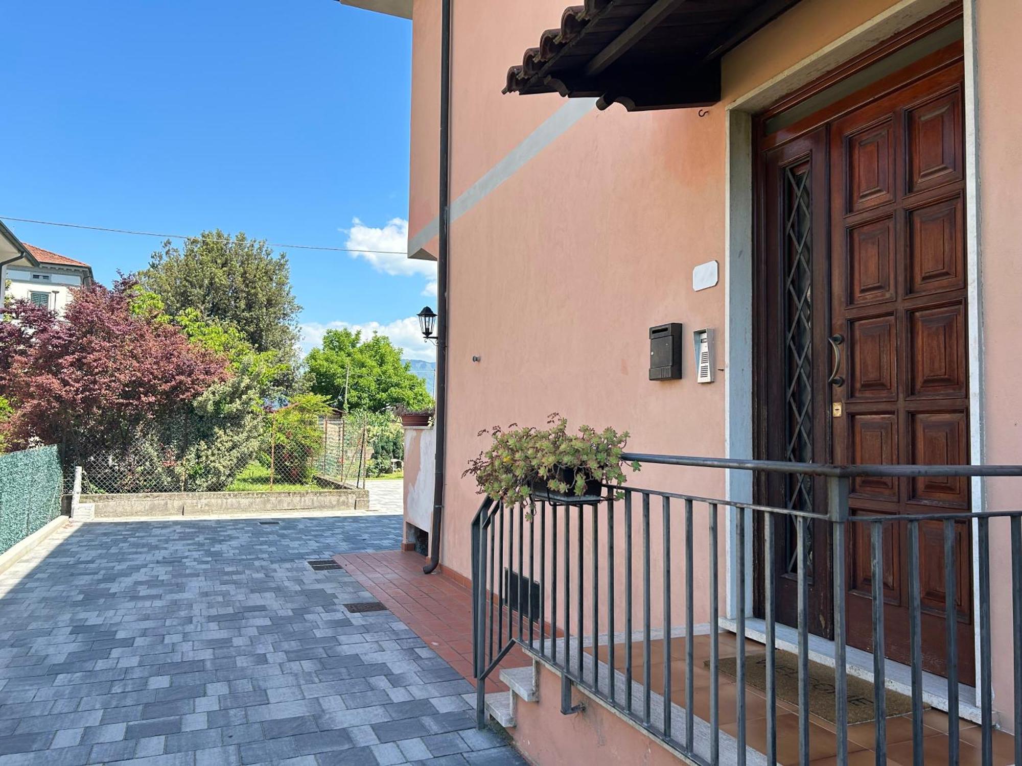 Albi'S House,Terrazza ,Wi-Fi, Parcheggio, Ac Apartment Lucca Luaran gambar
