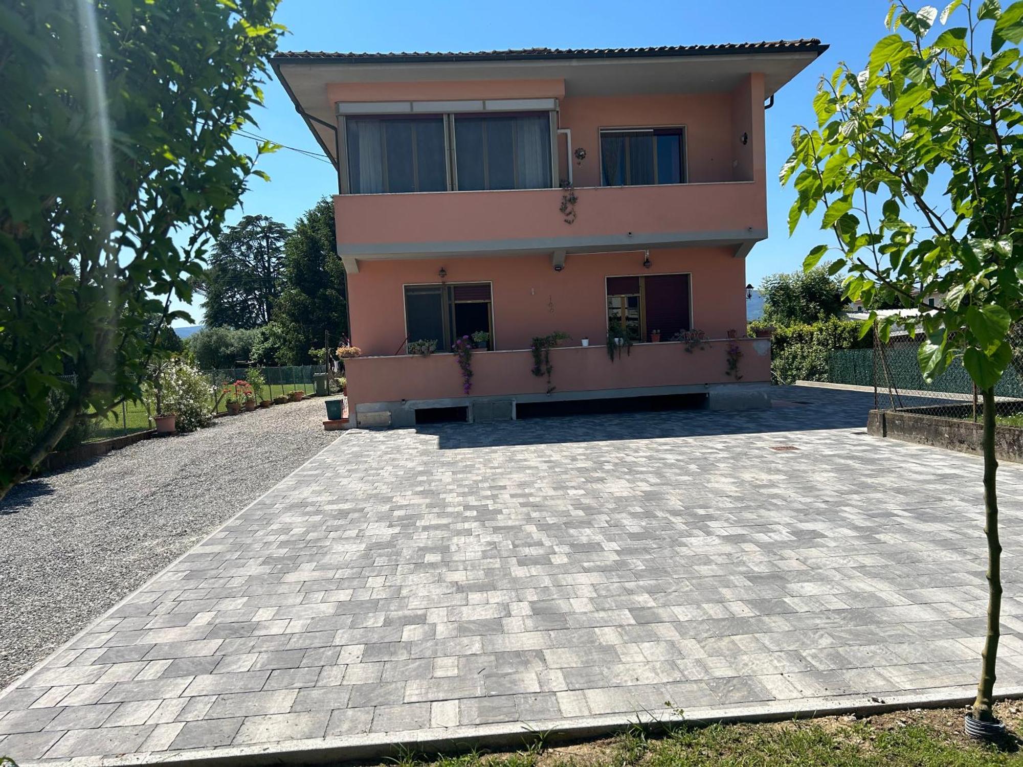 Albi'S House,Terrazza ,Wi-Fi, Parcheggio, Ac Apartment Lucca Luaran gambar